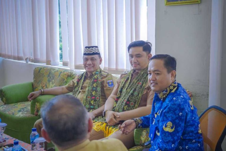 Advertorial : Walikota dan Wakil Wali Kota Metro Tinjau Pemutihan Pajak