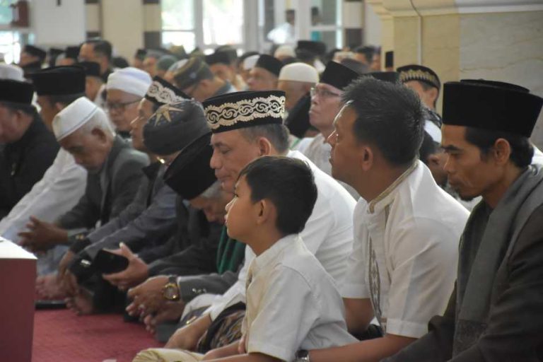 Advertorial : Jajaran Pemkot Metro Gelar Salat Idul Adha di Masjid Taqwa