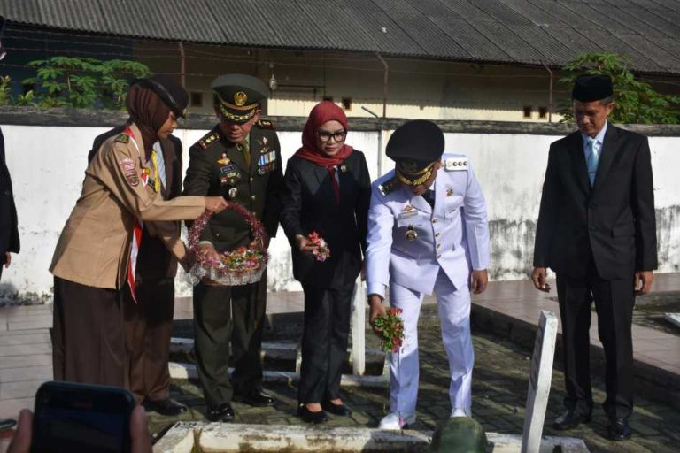 Advertorial : Peringati Hari Jadi Ke 88 Kota Metro, Bambang Ziarah Tabur Bunga