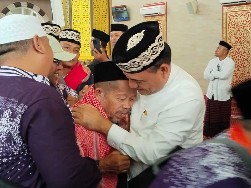 Advertorial : Walikota Metro Sambut Kepulangan Jamaah Haji Kloter 28 JKG