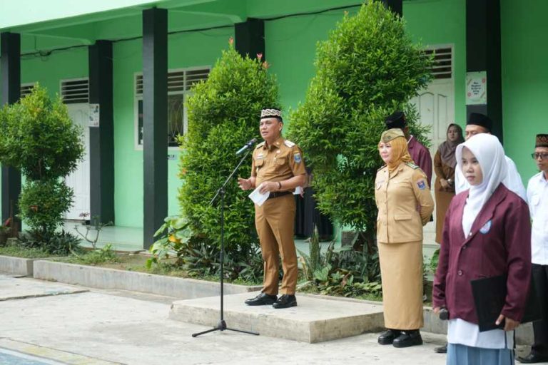 Advertorial : Walikota Metro Jadi Pembina Upacara Bendera